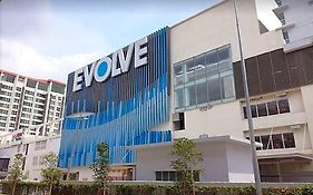 Z Hotel Ara Damansara, Lrt, Mall, Airport